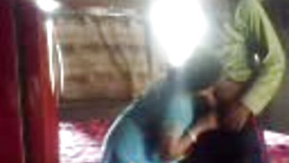 আরাধ্য সেক্সি মেয়েদের চুদাচুদি স্বর্ণকেশী একটি পায় তার শিশ্ন মধ্যে আঁট বুটিহোল