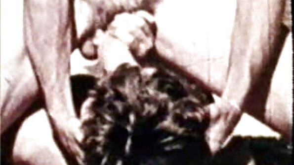 গরম কিশোর বাথরুমে একজন লোকের সাথে সোজা সেক্স করছে বাংলা চুদা চুদি