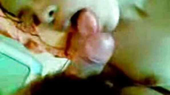 একটি বিস্ময়কর শরীরের সঙ্গে একটি স্বর্ণকেশী একই অসমীয়া চুদা চুদি video সময়ে দুটি মোরগ গ্রহণ করছে